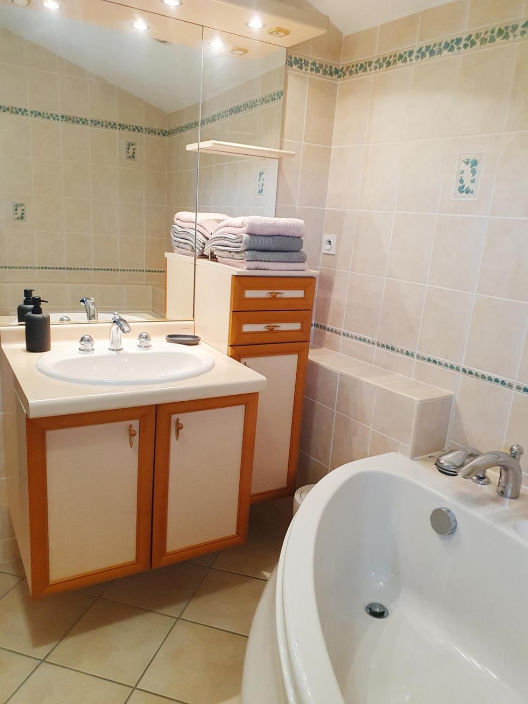 Le Clos Violet Clesse Holiday Home For 6 Экстерьер фото
